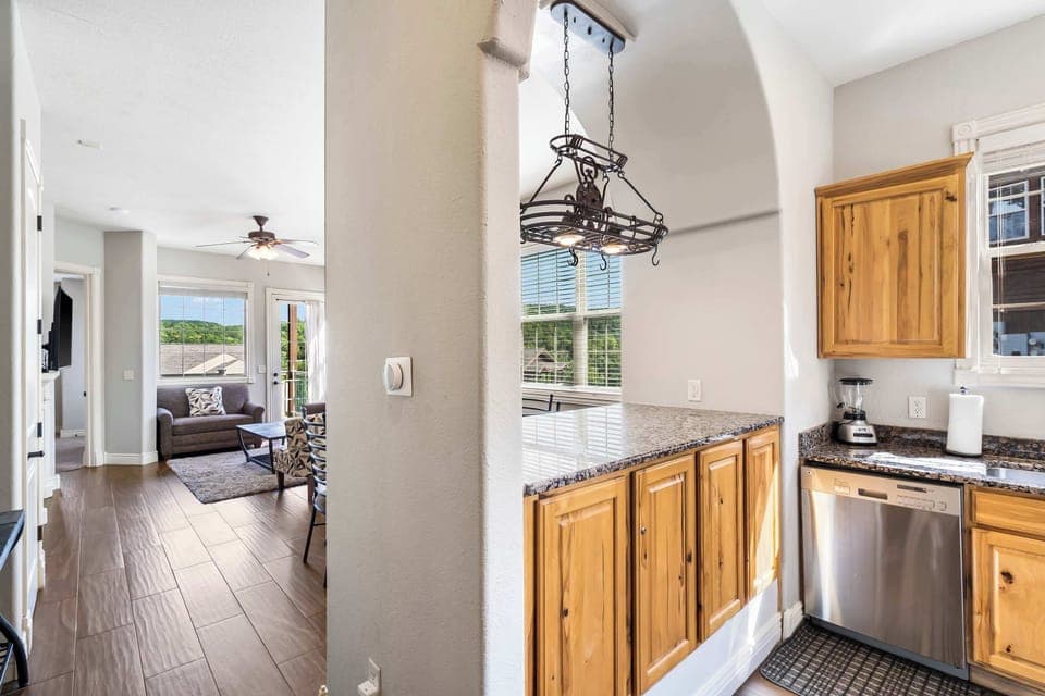 Condo, Multiple Beds, Balcony, Mountain View (Blue Bird by Lake Escape) | Interior