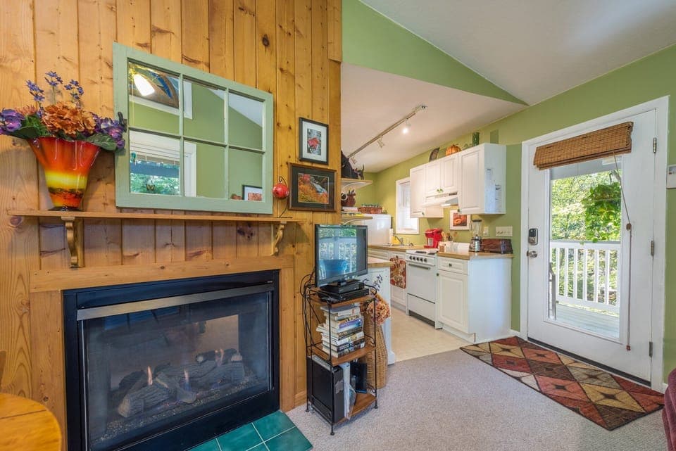 Welcome to Uptown Treehouse!