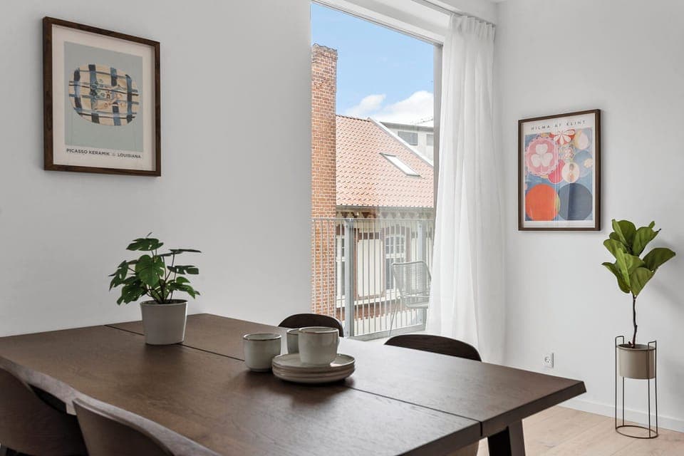 Dining area with 4 seats