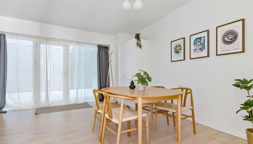 Dining area and entrance