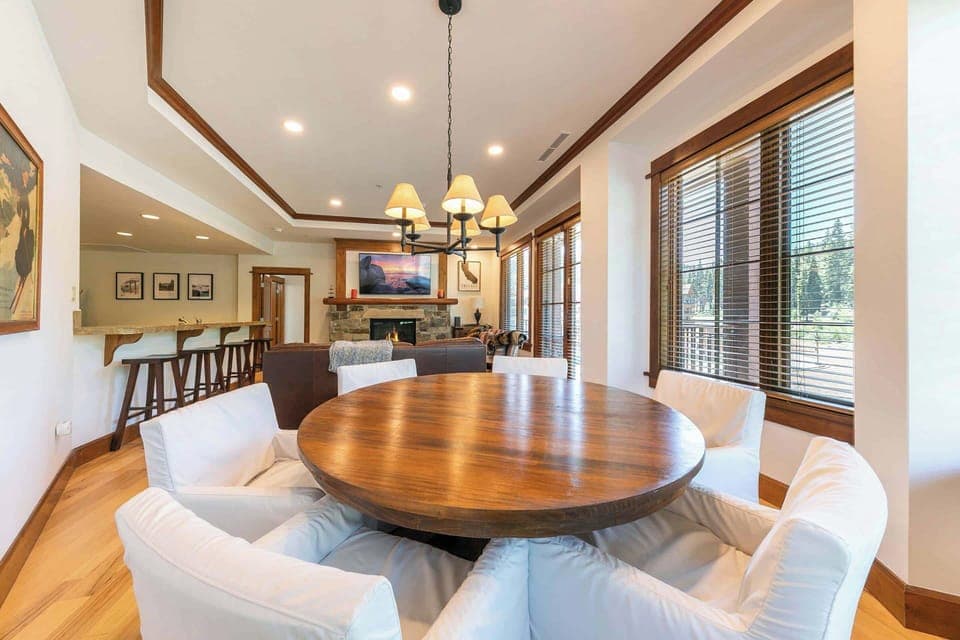 4001 Northstar Dr Unit 408-print-011-018-Interior-3360x2240-300dpi