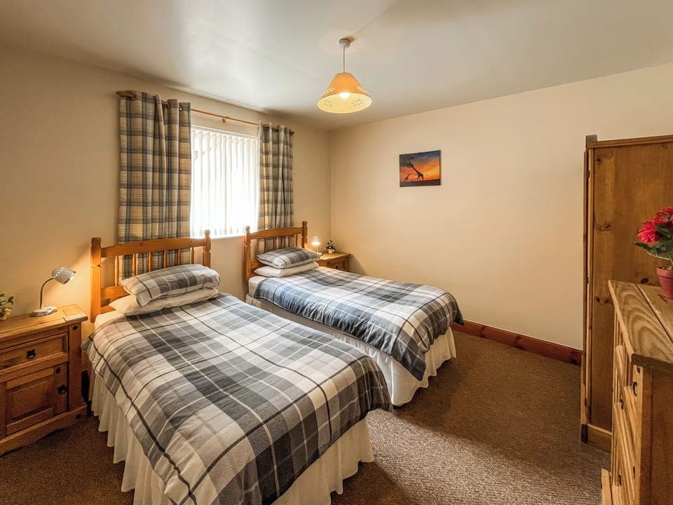 Twin bedroom | Cree View Cottage - Barrhill Farm Holidays, Newton Stewart