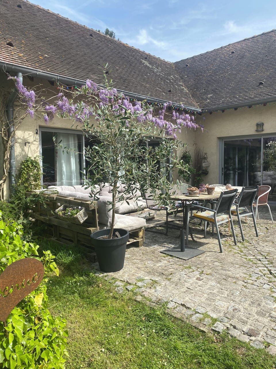 Terrace / entrance to front of house