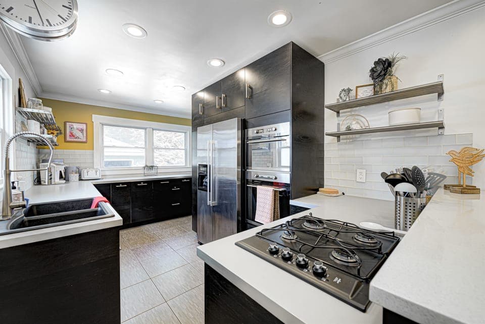 Bright and spacious kitchen