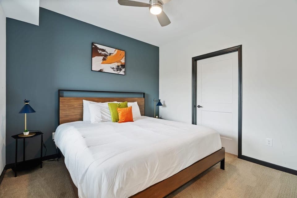 Deluxe Apartment | 3 bedrooms, desk, laptop workspace, iron/ironing board