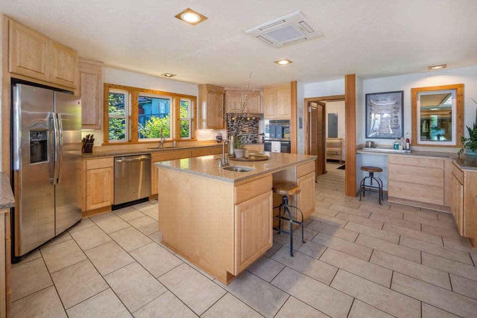 Spacious fully stocked kitchen