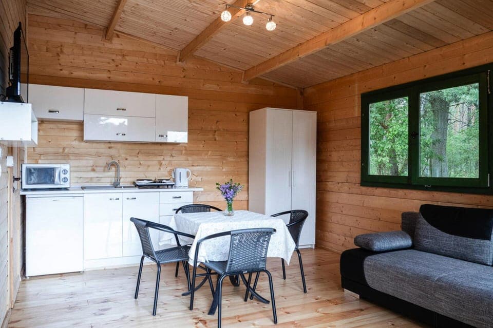 Bungalow | Private kitchen | Electric kettle, toaster