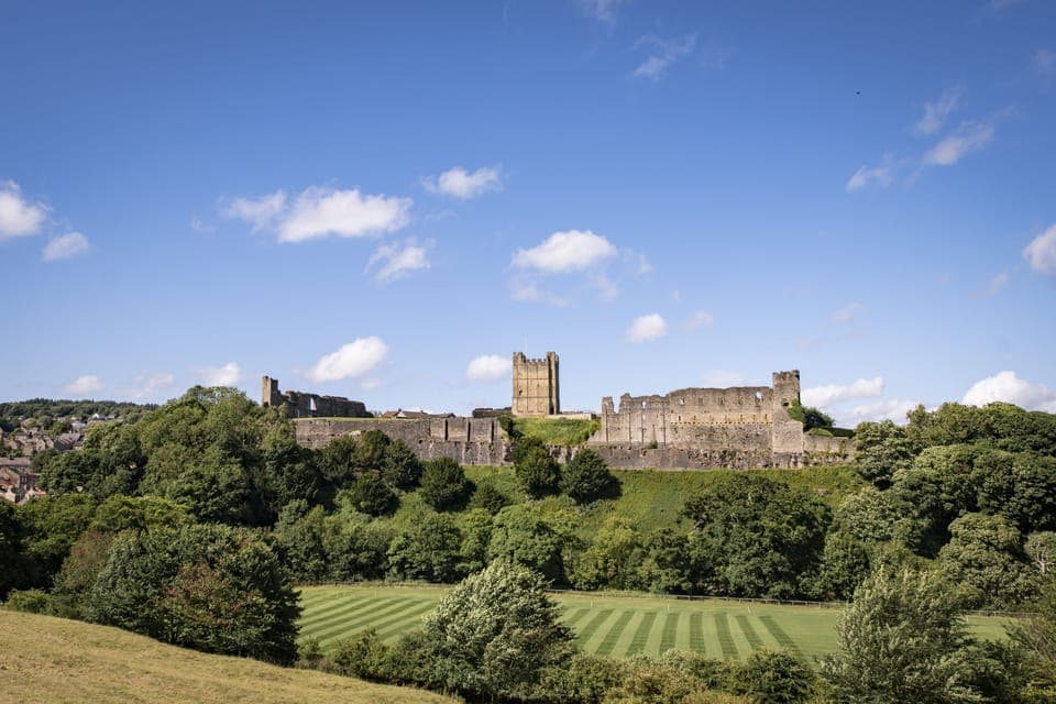Garden Cottage, Richmond: Impressive Richmond Castle in the heart of this historic market town