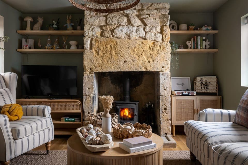 102 - Brigadoon - WR12 7AT - Full