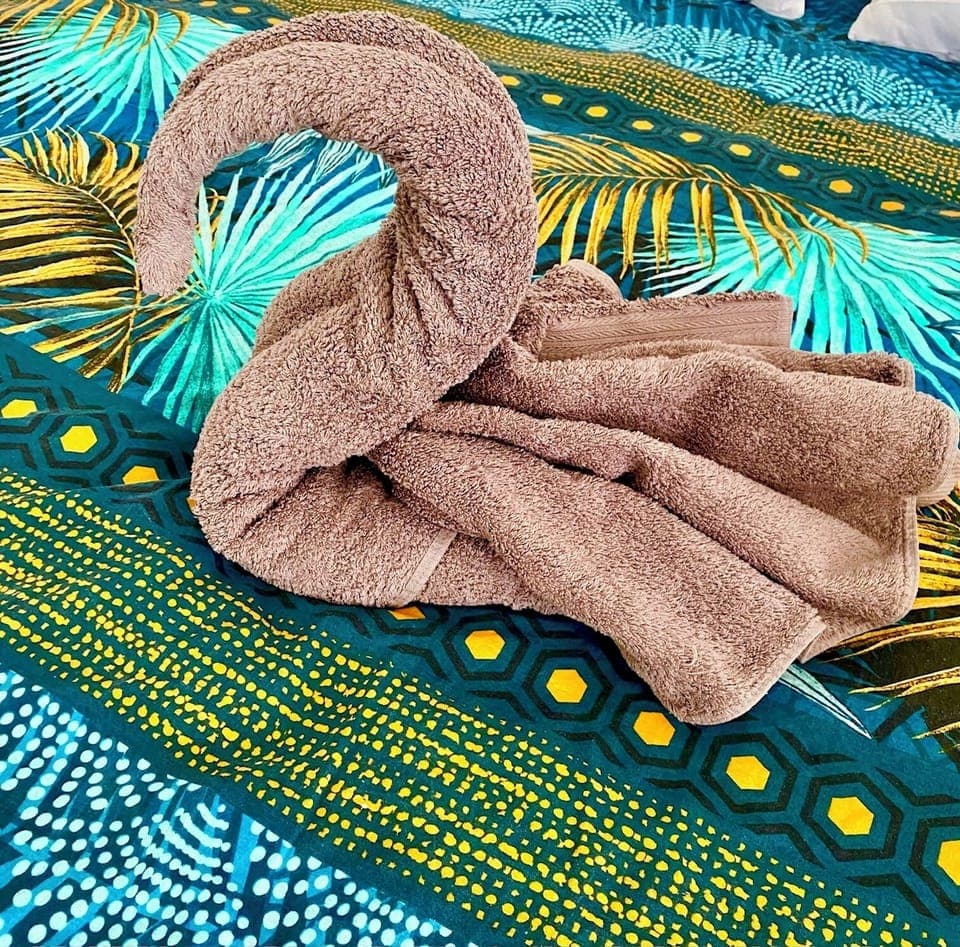 Studio Suite, Kitchen, Garden View | Iron/ironing board, free WiFi