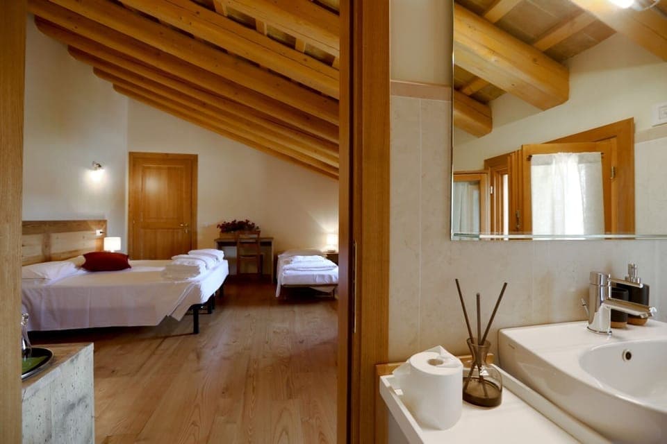 Deluxe Triple Room | Laptop workspace, free WiFi