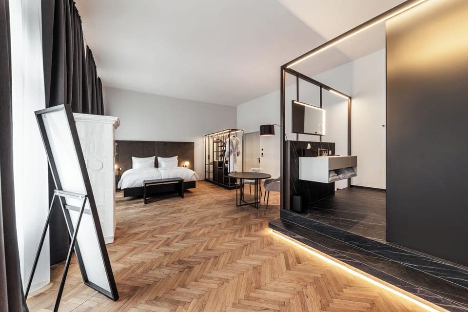 Junior Suite | Premium bedding, down comforters, Select Comfort beds, minibar