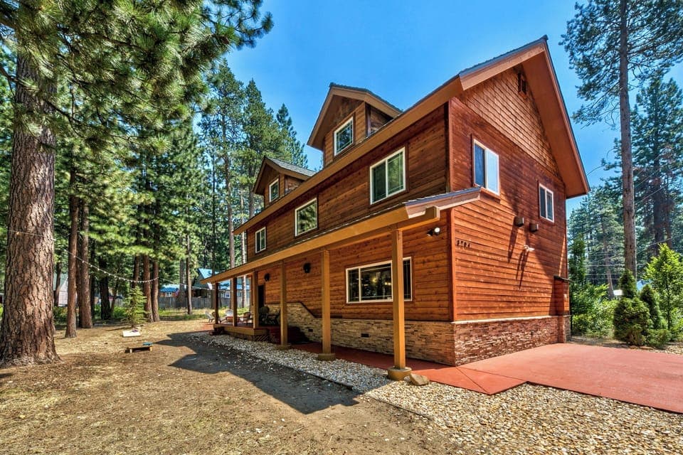 This South Lake Tahoe Vacation rental is in the perfect location for skiing and summer adventures