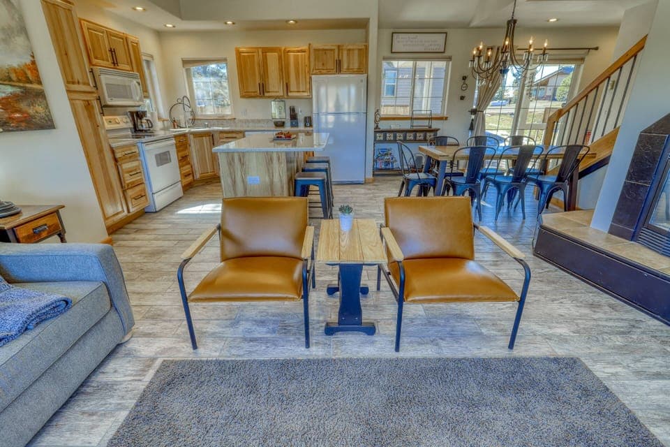 Seating for the whole gang to enjoy meals, tv time, and a cozy fireplace. The Haven sleeps 8 and has a great family friendly split layout.