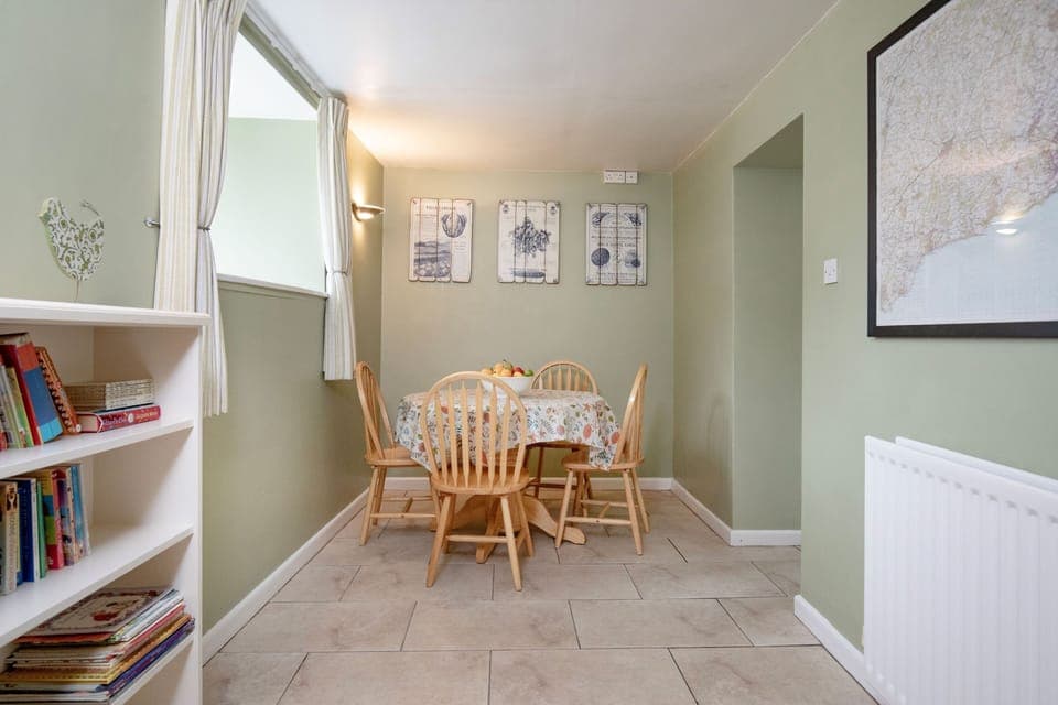 The breakfast area seating four guests