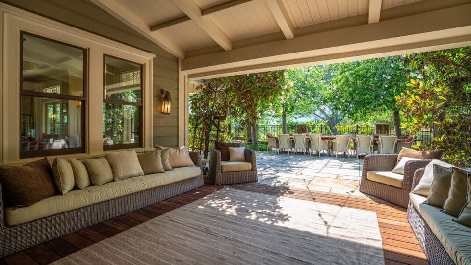 Outdoor lounge