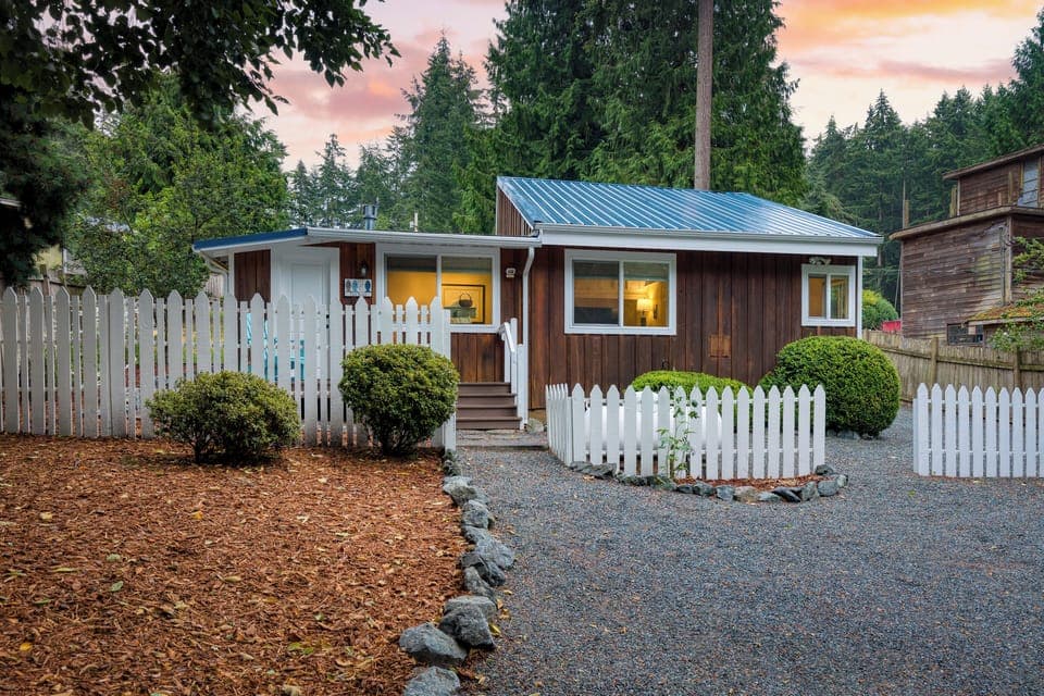 Welcome to Cottage By The Bay!