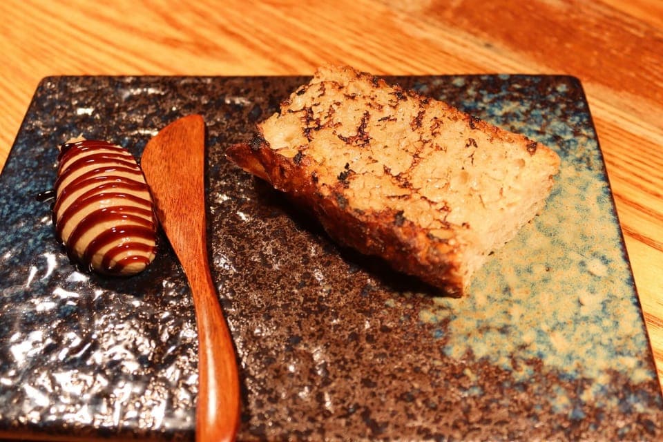 2 restaurants, breakfast served