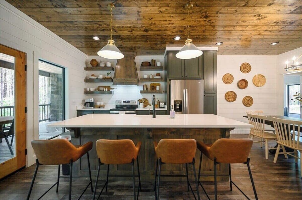 Breakfast bar seats up to 4