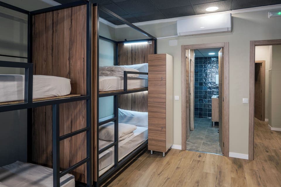 12 Mixed Dorm | Free WiFi