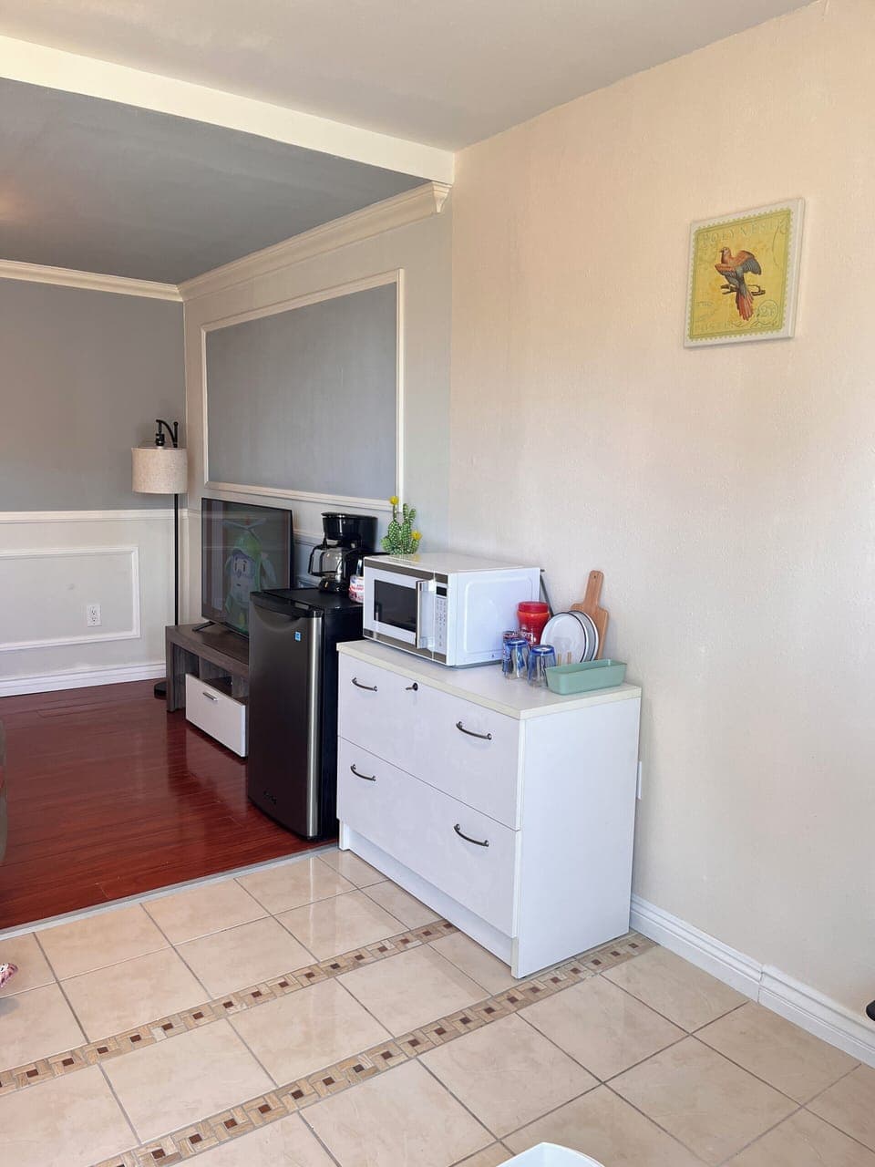 Kitchenette and TV area