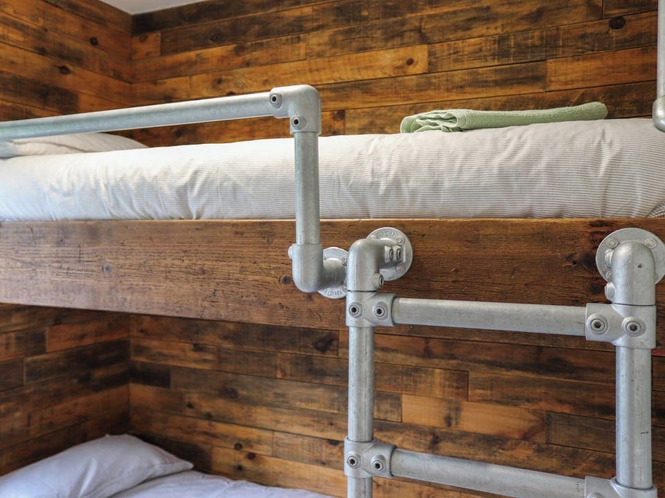 Bunk bedroom | Menai Lodge - CWM Cadnant, Caernarfon