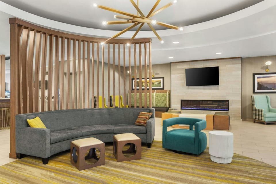 Lobby lounge