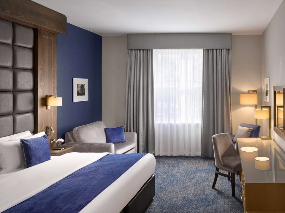 Hypo-allergenic bedding, minibar, in-room safe, desk