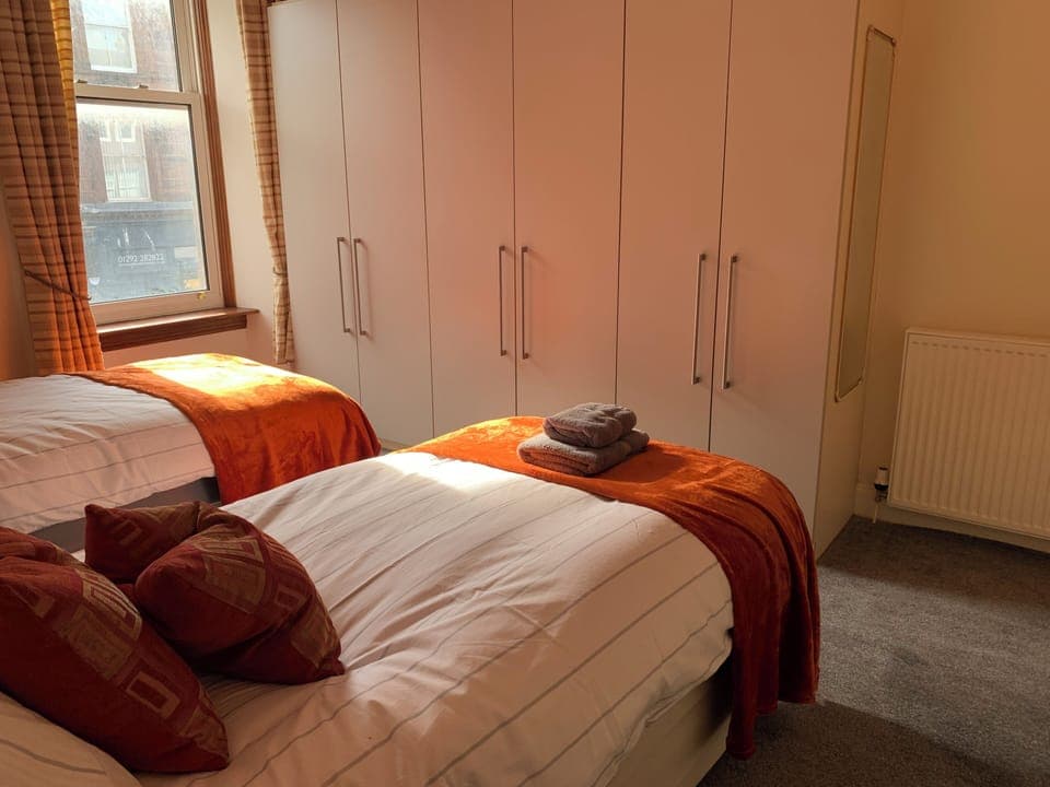 Apartment, 2 Bedrooms | Desk, laptop workspace, iron/ironing board, free cribs/infant beds