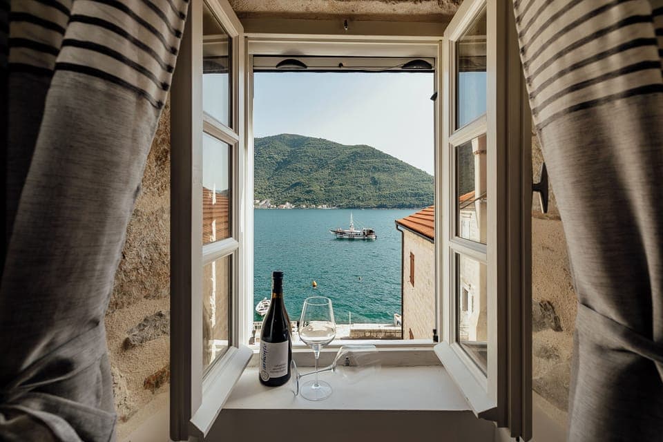 Junior suite with a sea view | In-room safe, desk, laptop workspace, iron/ironing board