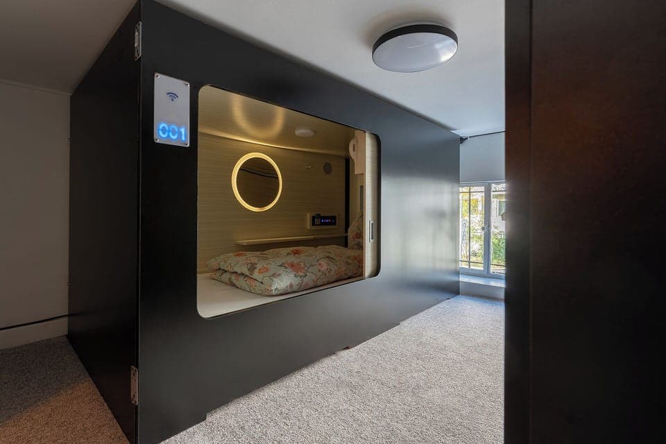 Standard Single Room | Premium bedding, down comforters, desk, laptop workspace