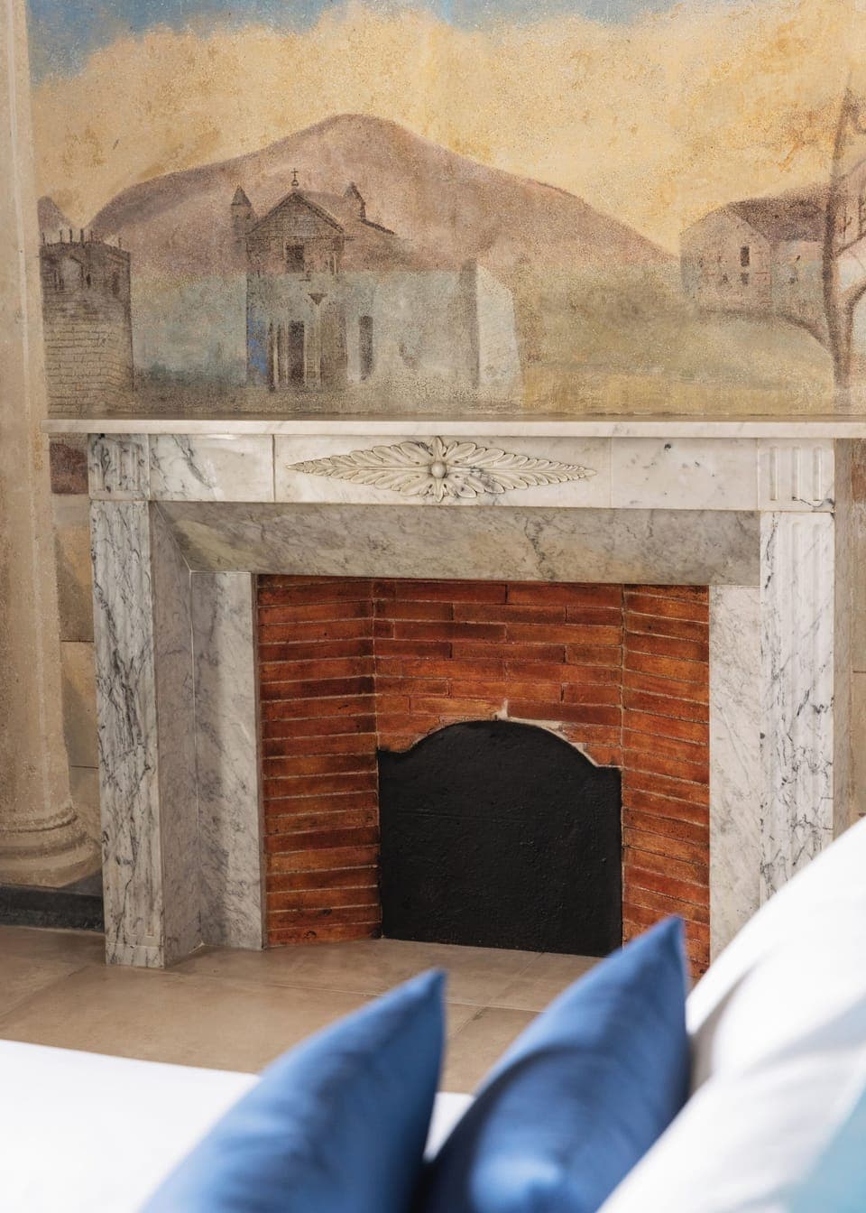 Deluxe Double Room, Courtyard View | Minibar, in-room safe, desk, laptop workspace