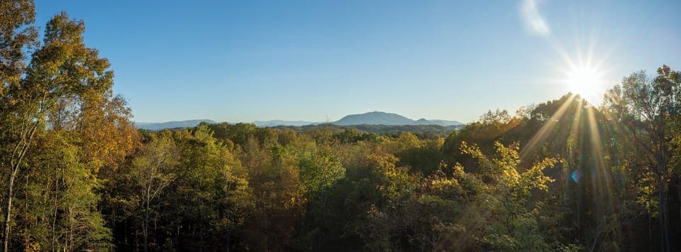 Wake up to breathtaking views and the warm embrace of the morning sun. ☀️🌿 Enjoy your coffee as nature paints a masterpiece right outside your window—pure tranquility awaits!"