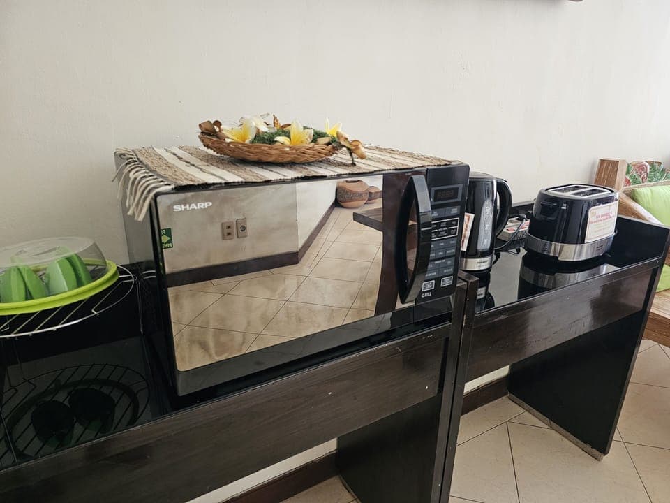 Shared fridge, microwave, stovetop, dishwasher