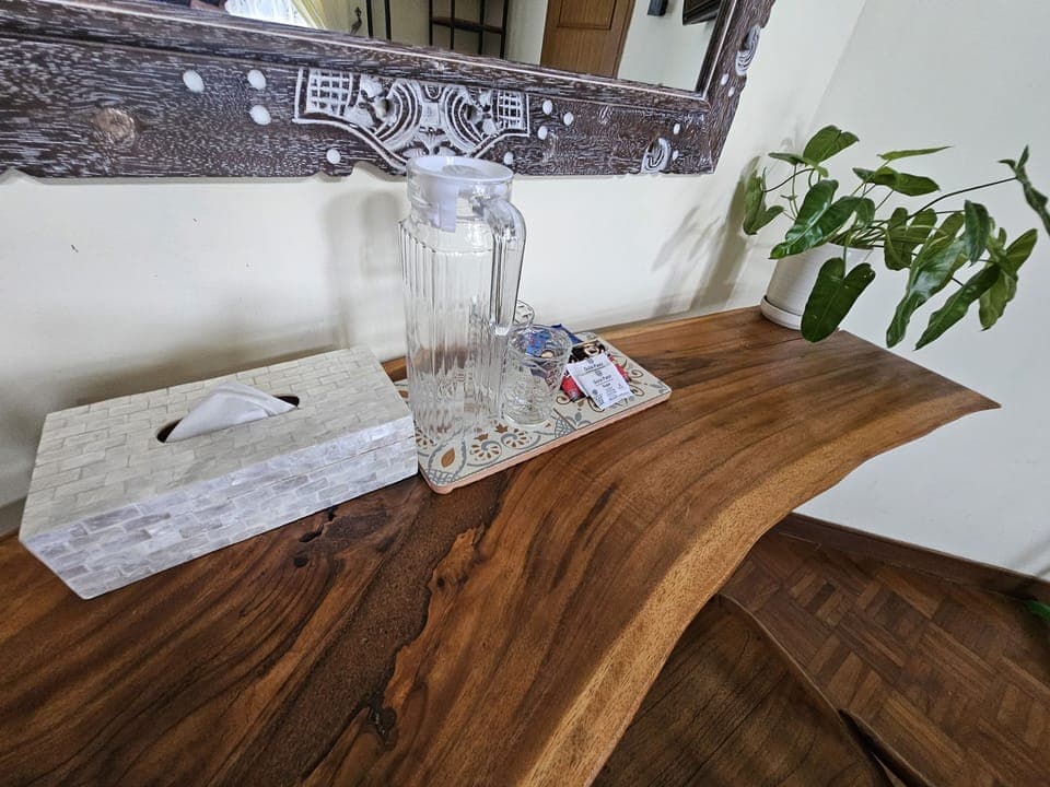 Hypo-allergenic bedding, desk, iron/ironing board, free WiFi