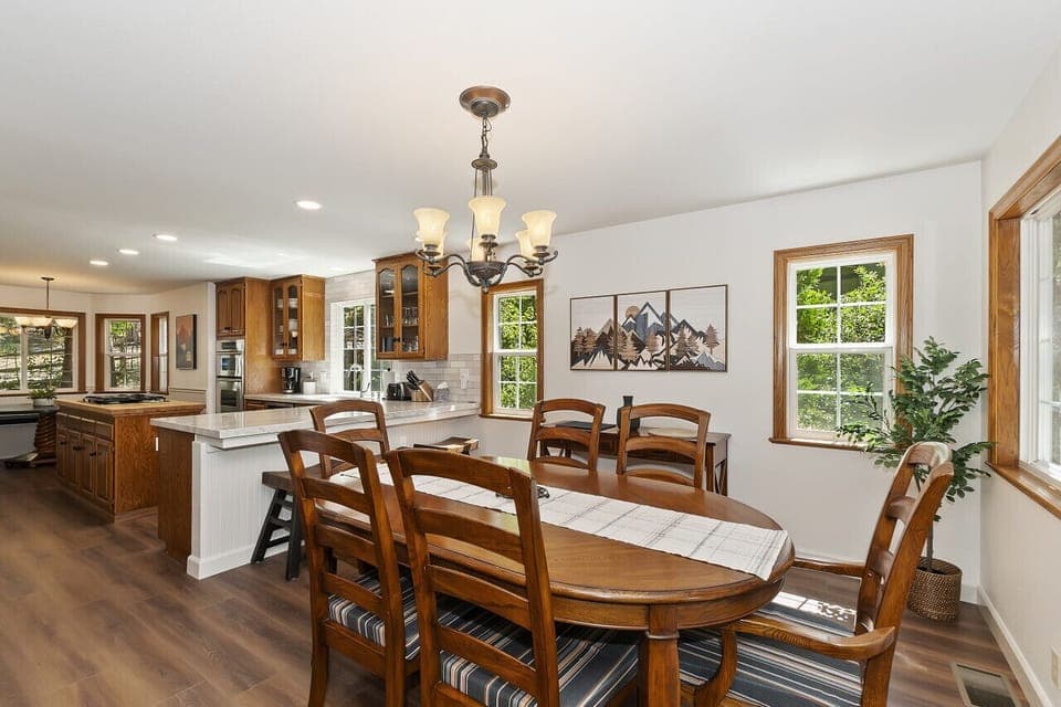 Lot's of space for everyone to get together