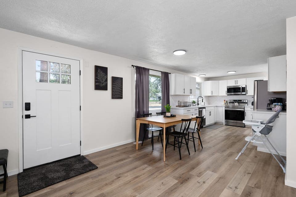 Dining / Kitchen Area