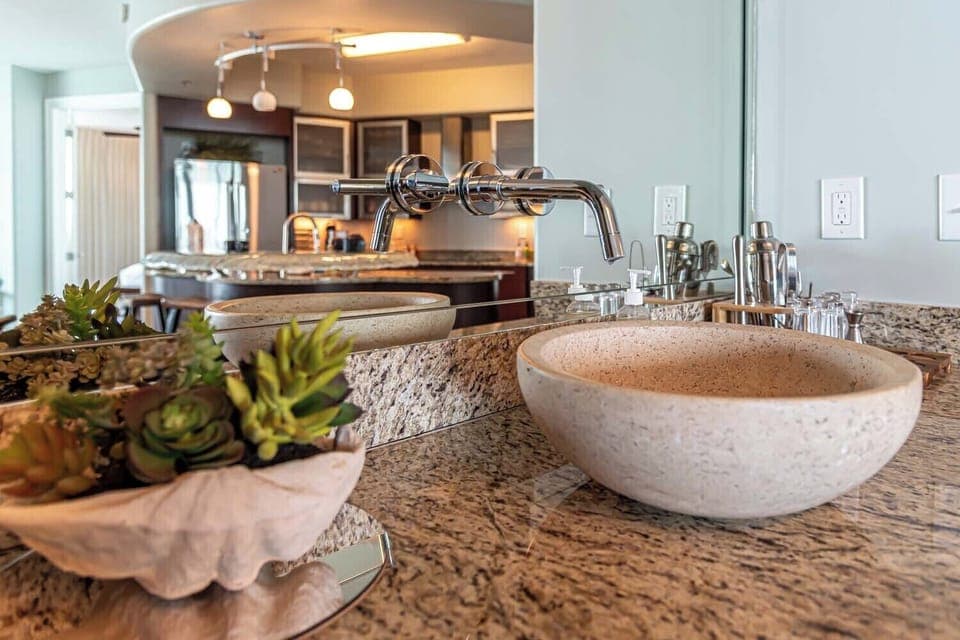 Bella Luna 1004 - Signature Properties