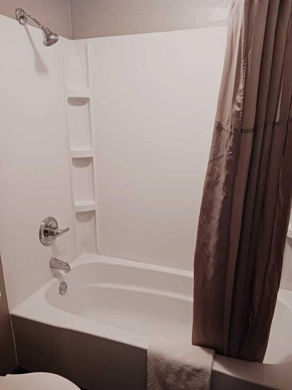 Standard Single Room, 1 Queen Bed | Bathroom | Towels, soap, toilet paper