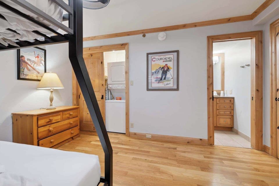 bordersll-406a-2888_54462331641_o