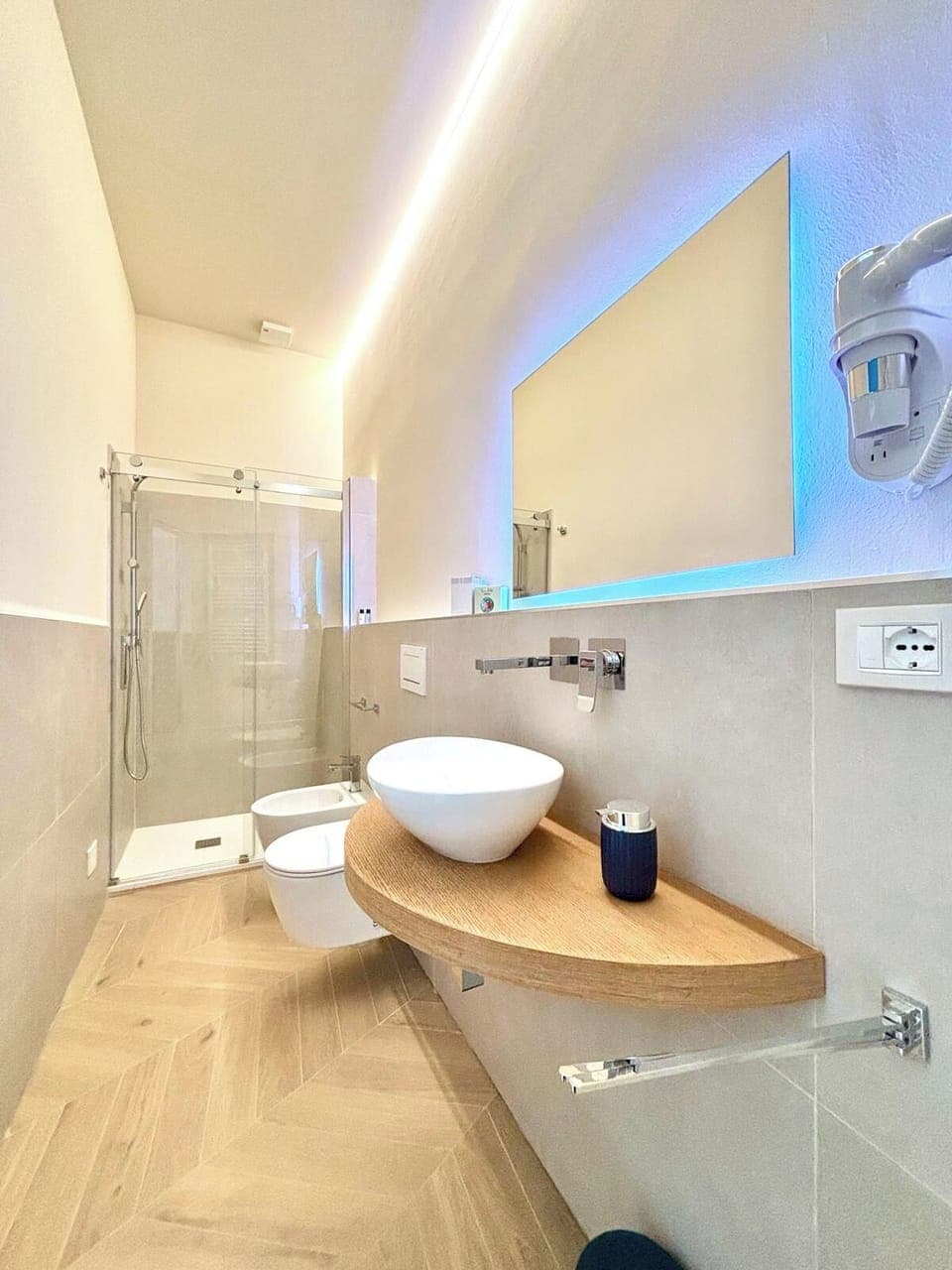 Double or Twin Room, Ensuite, City View | Bathroom | Shower, free toiletries, hair dryer, bidet