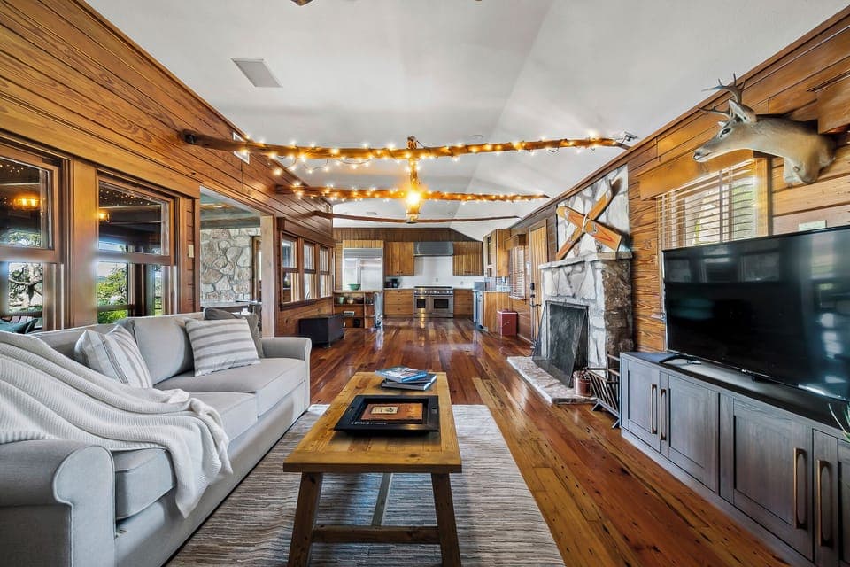 Cabin, 5 Bedrooms, Lake View, Lakeside | 5 bedrooms, hypo-allergenic bedding, blackout drapes, iron/ironing board