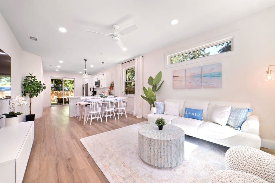 Bright and airy space for unforgettable meals and laughter with loved ones!