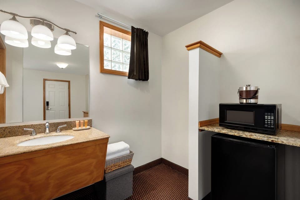 Blackout drapes, iron/ironing board, free WiFi, bed sheets