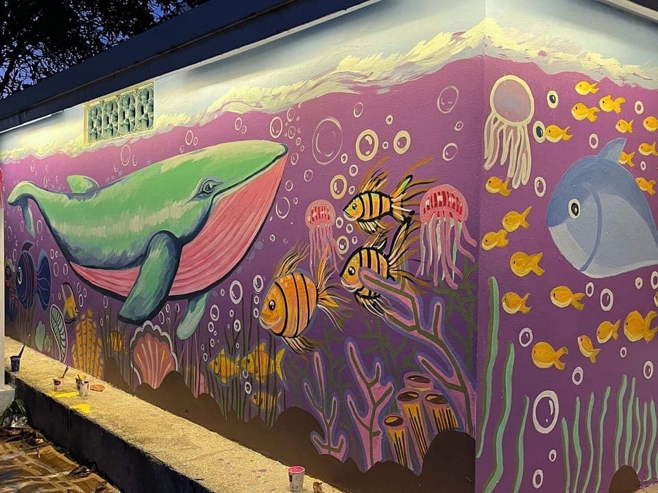 Shower, rainfall showerhead, free toiletries, hair dryer