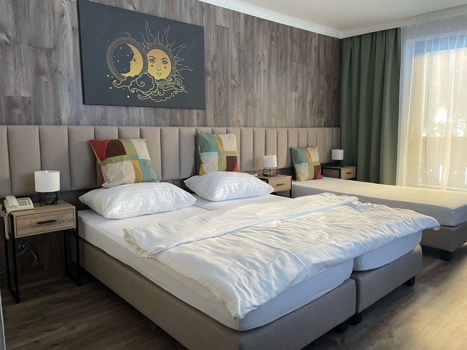 Triple room | In-room safe, desk, blackout drapes, cribs/infant beds