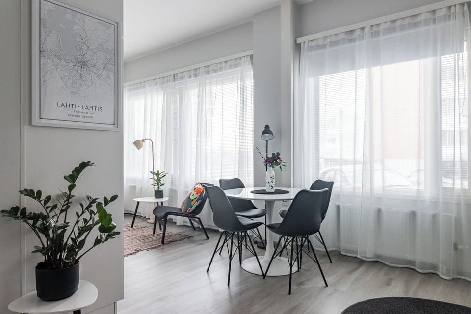 Deluxe Studio, City View | In-room dining