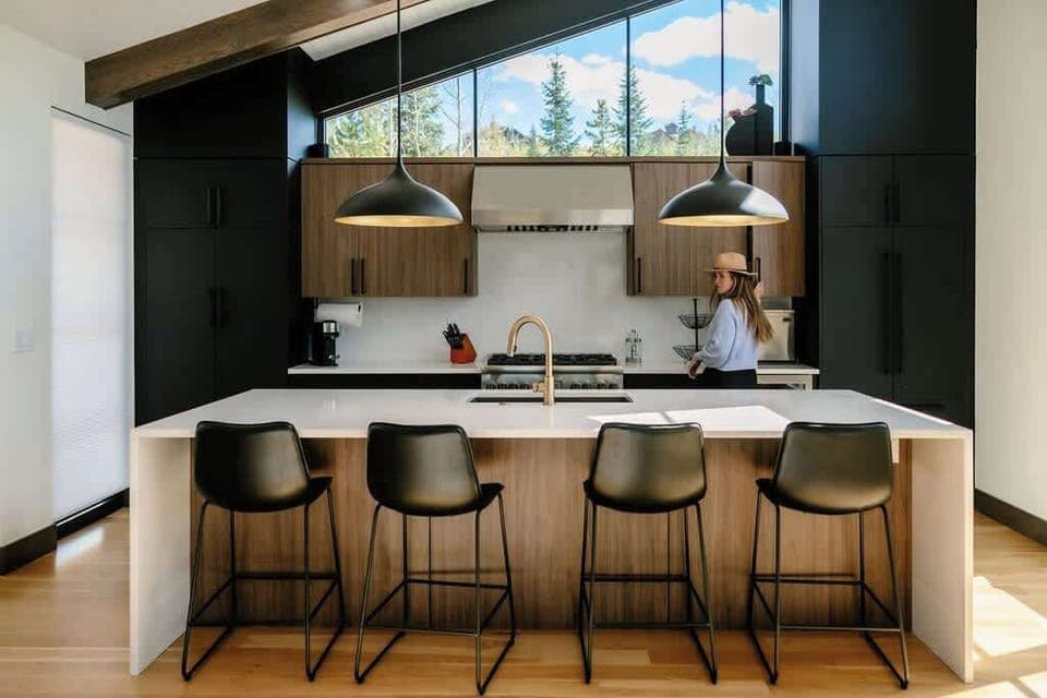 - Cook and connect in this sleek, modern kitchen with high-end finishes and a spacious island. Perfect for gathering, entertaining, or simply enjoying a quiet morning coffee with mountain views.
