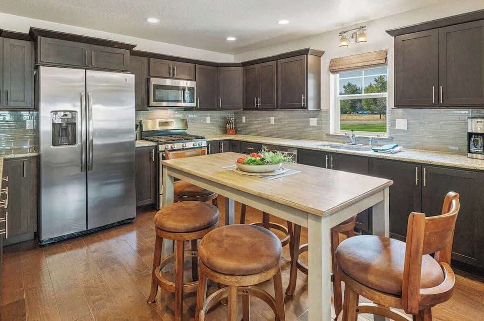 Well stocked kitchen with central dining table