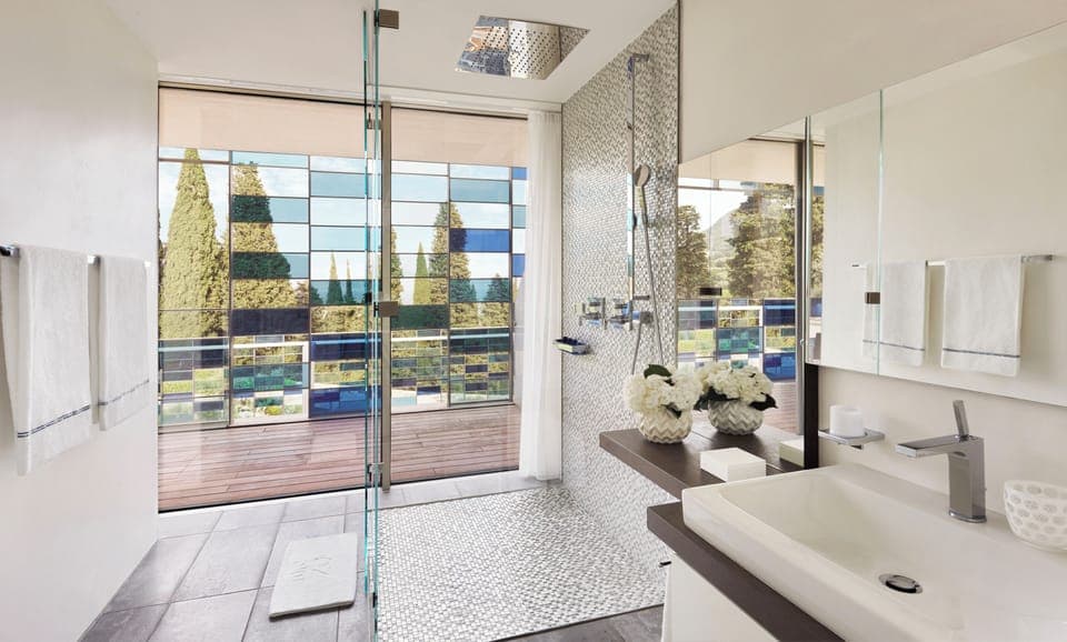 Deluxe Room | Bathroom | Separate tub and shower, deep soaking tub, hair dryer, slippers